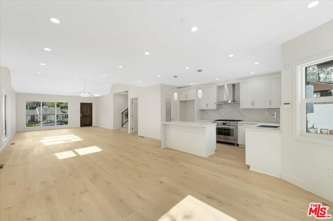 Building Photo - 1928 Montecito Dr