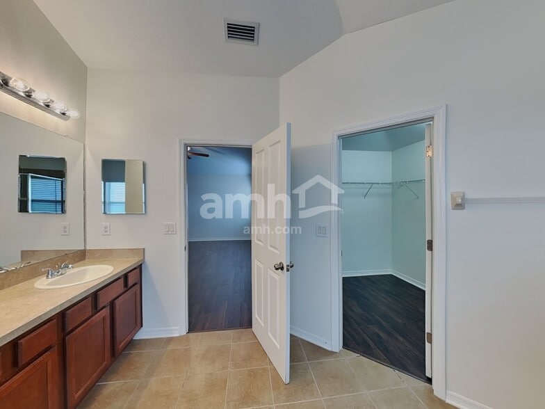 Building Photo - 12520 Belcroft Dr