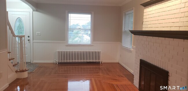 Building Photo - 54 Lambert St