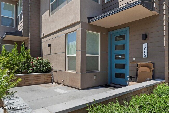 Building Photo - 1214 W 5th St