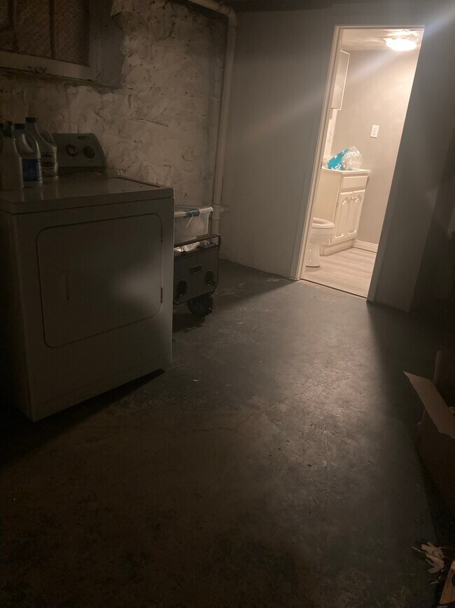 Building Photo - 5004 Euclid Ave