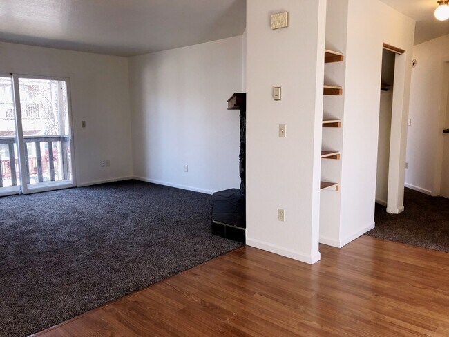 Building Photo - 1103 Broaddus St