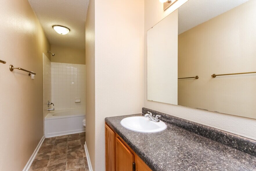 Building Photo - 1178 Kenwood Dr