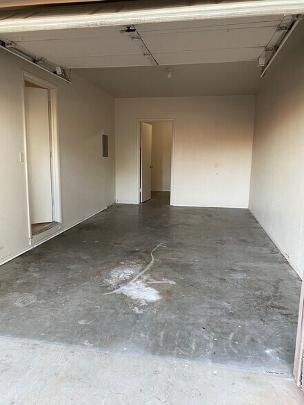 Building Photo - 2446 S High View Cir