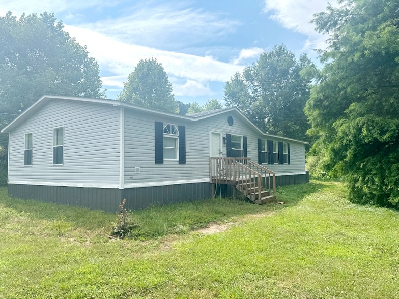 Building Photo - 2325 Snow Creek Rd