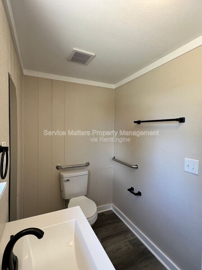 Building Photo - 1922 W Gregory St