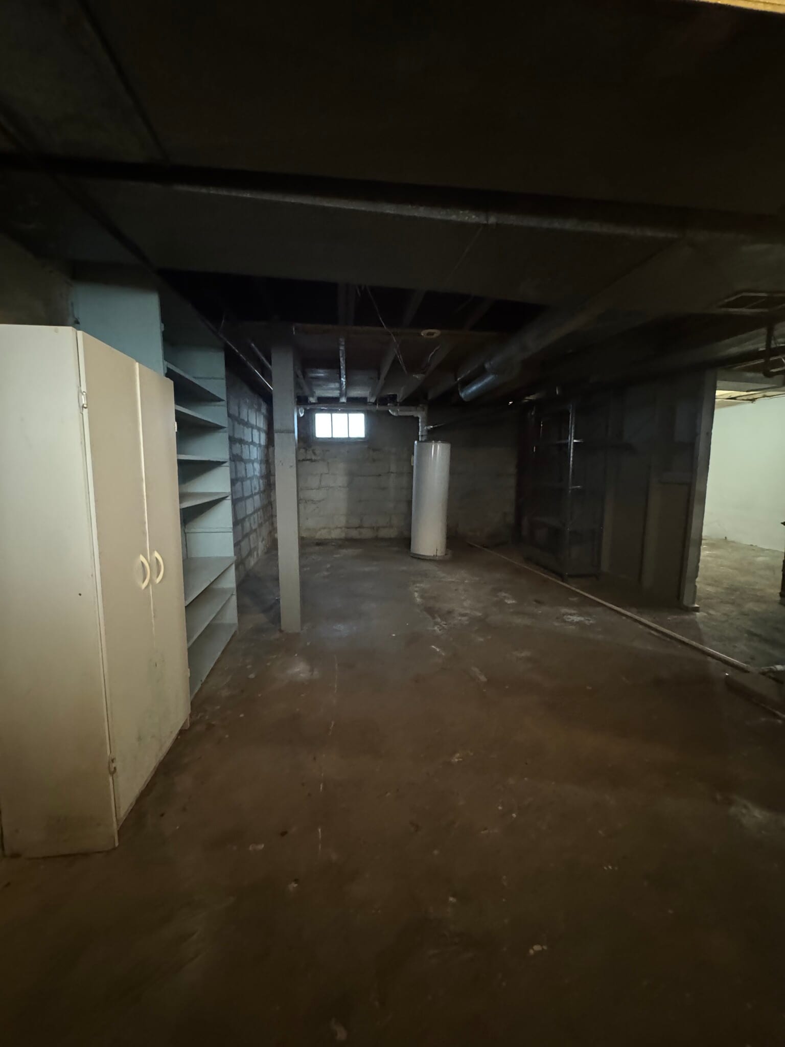 Building Photo - 233 N Poplar Ave