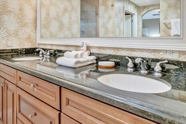 Building Photo - 6406 Gulf Dr