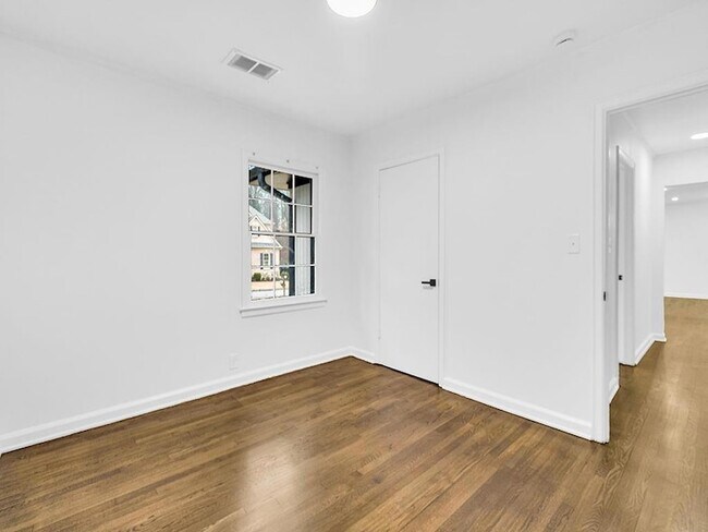 Building Photo - 1253 Dunwoody Ln NE