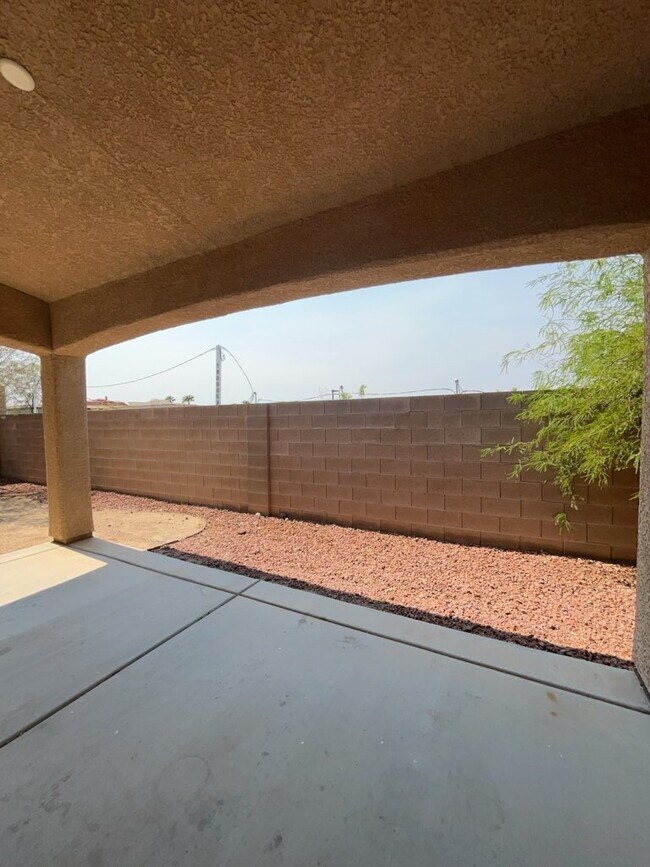 Building Photo - 533 Blanche Ct