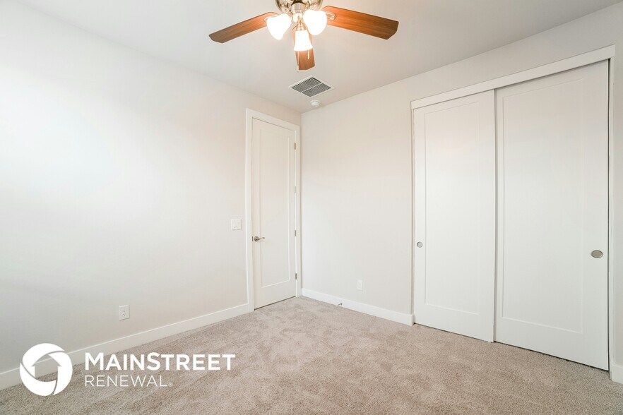 Building Photo - 8615 S 69th Ln