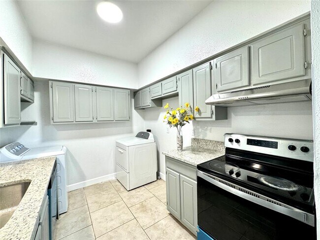 Building Photo - 11127 Village Bend Ln