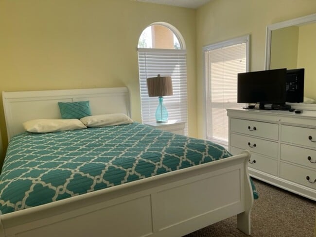 Building Photo - FULLY FURNISHED - Peaceful 4 Bed / 2 Bath Condo