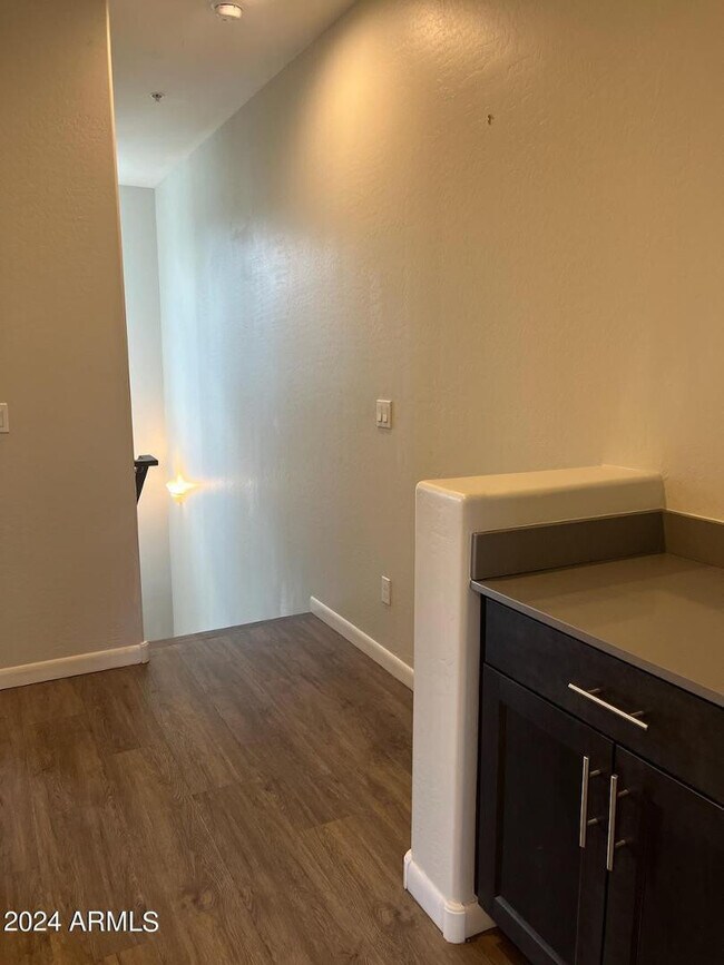 Building Photo - 2090 S Dorsey Ln