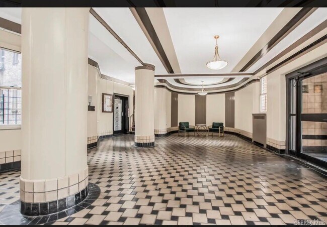 Building Photo - 2166 Bronx Pk E