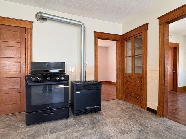 Building Photo - 20 Nash St