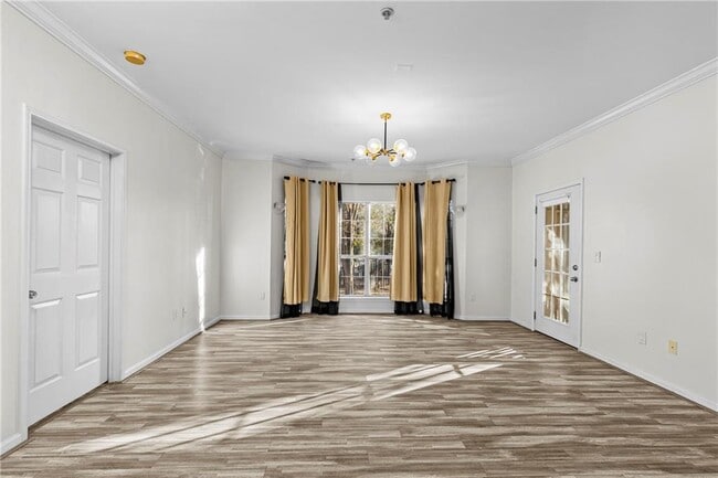 Building Photo - 5641 Roswell Rd