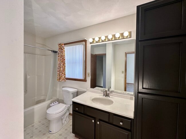 Building Photo - 6497 Maeve Ln