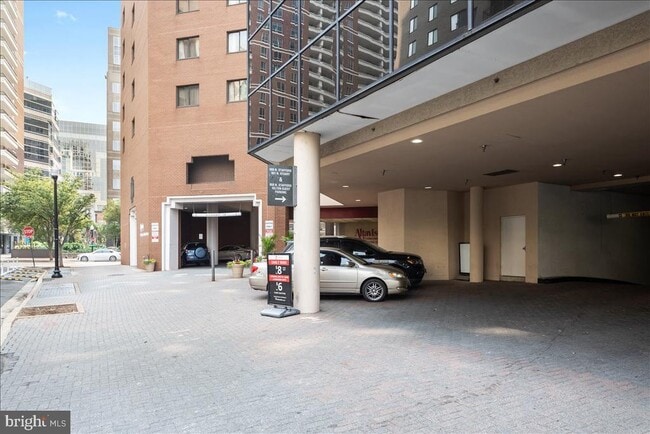 Building Photo - 900 N Stafford St