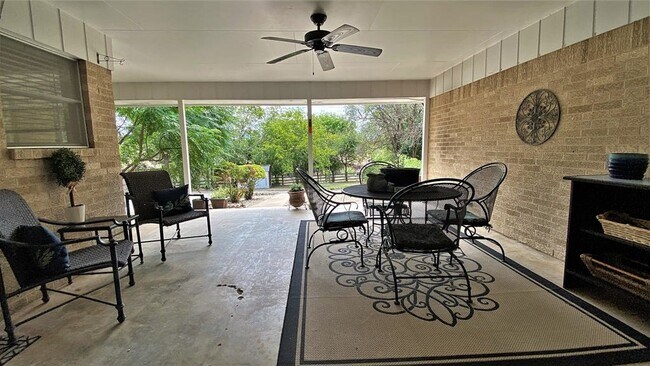 Building Photo - 216 Loma Vista Dr