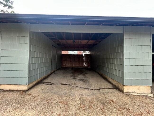 Building Photo - 2-Bed/1.5-Bath Longmont Townhome