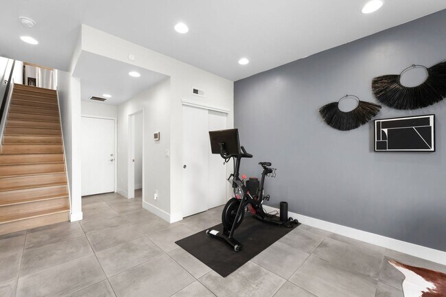 Building Photo - Modern 2-Bedroom Rowhome with Rooftop Moun...