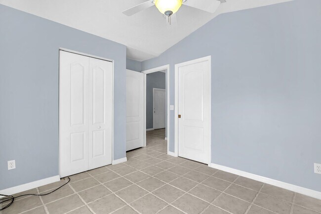 Building Photo - 2340 Commodores Club Blvd
