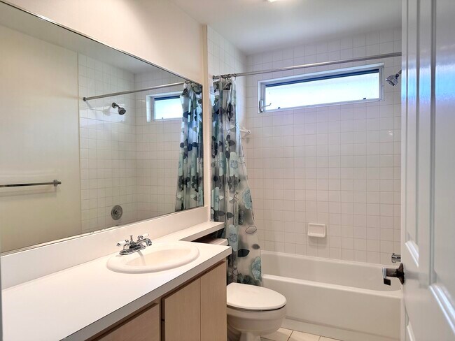 Building Photo - 9157 Sun Terrace Cir