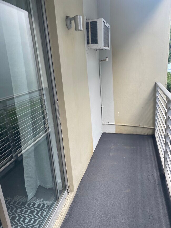 Building Photo - 1441 Lincoln Rd