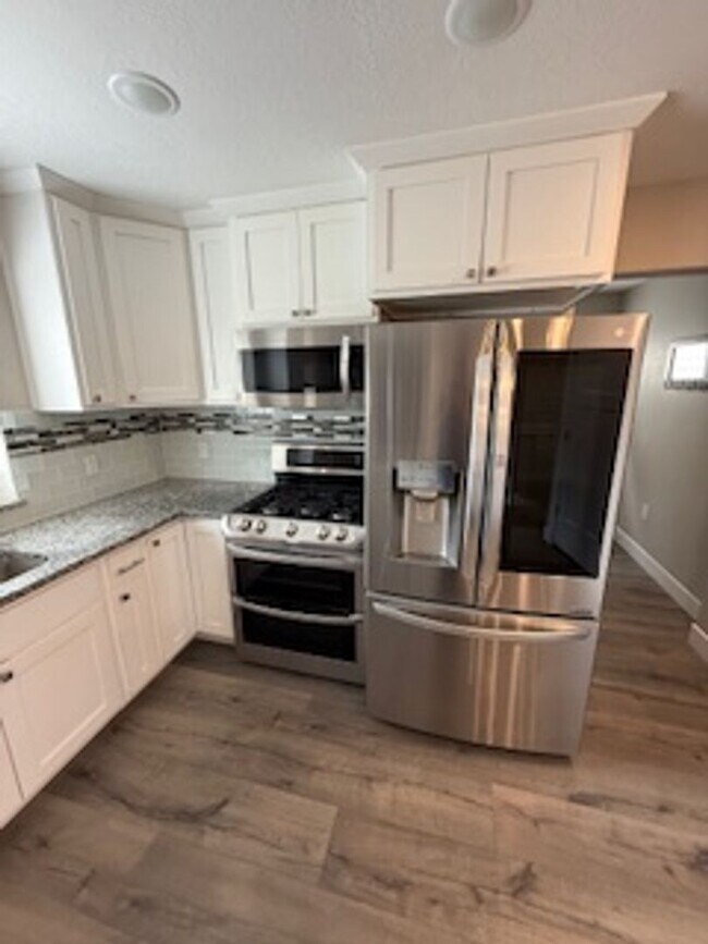 Building Photo - Marvelous