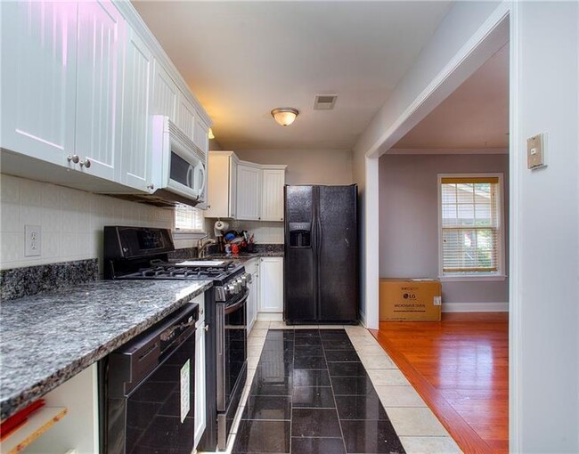 Building Photo - 831 Tanner Dr