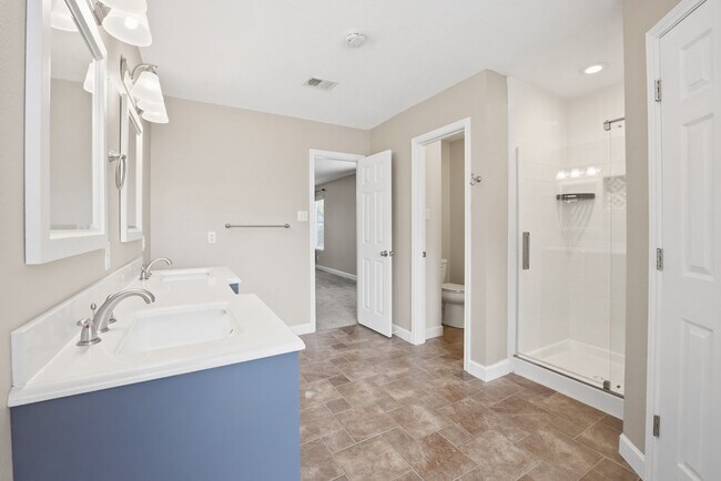 Building Photo - 37 Pinon Ct
