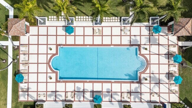 Building Photo - 100 SE 5th Ave