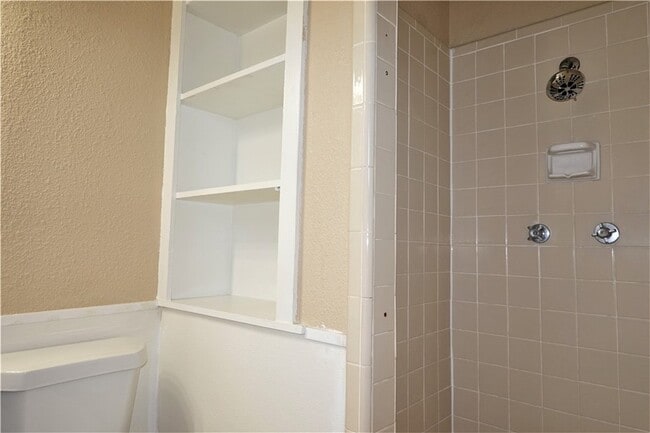 Building Photo - 114 Acacia Arch St