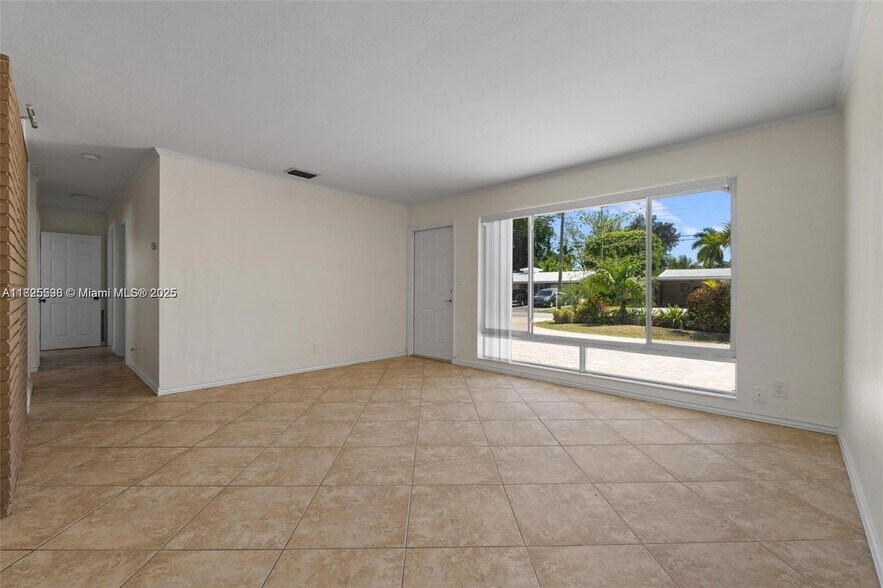 Building Photo - 609 NW 30th Ct