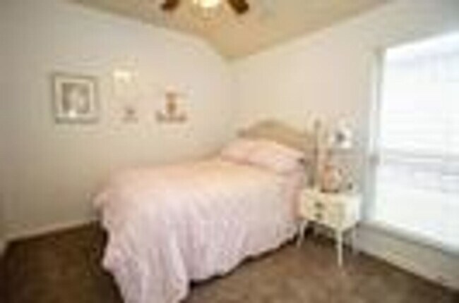 Building Photo - This adorable rental home holds all your favorite features for modern living in the up-and-coming...