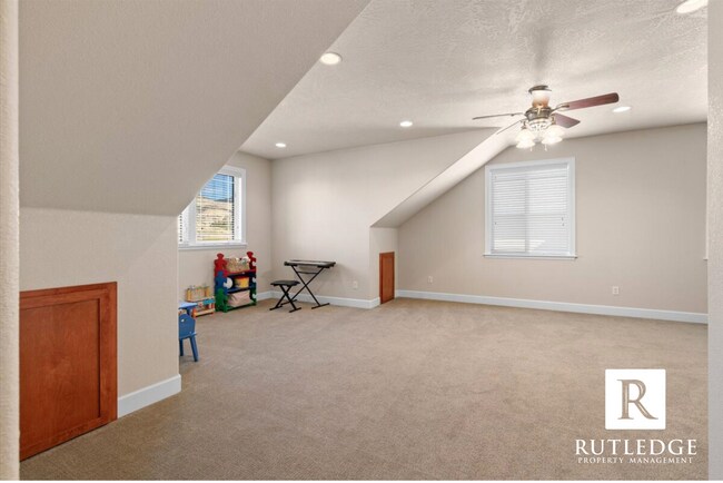 Building Photo - STUNNING 4 Bed/3.5 Bath Home in Talent!!!