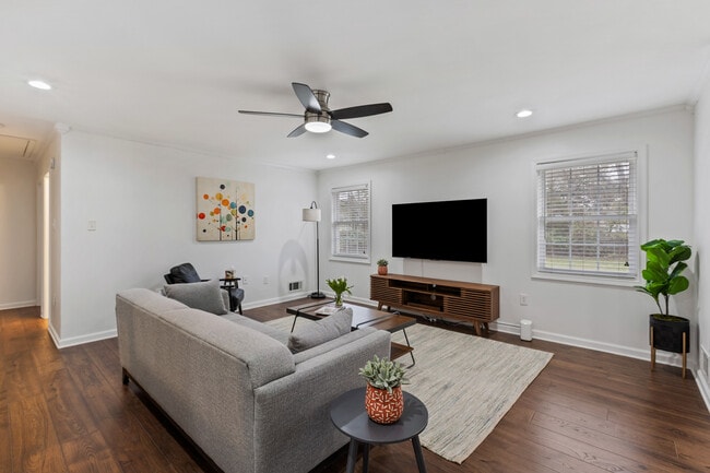 Building Photo - 6864 Aspenhill Dr