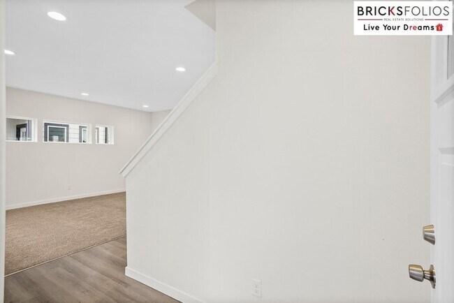 Building Photo - Discover Your Dream Home Near JBLM – No Worries About Vouchers or Deposits!