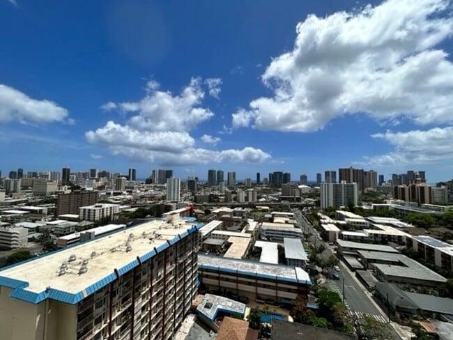 Building Photo - Updated 1-BR, 1-BA with 1-parking