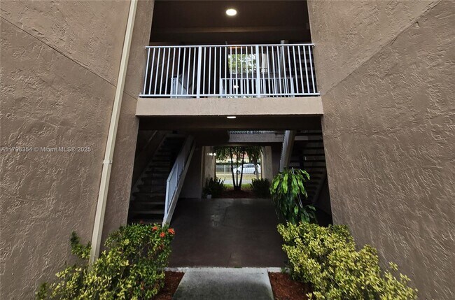 Building Photo - 10421 SW 157th Pl