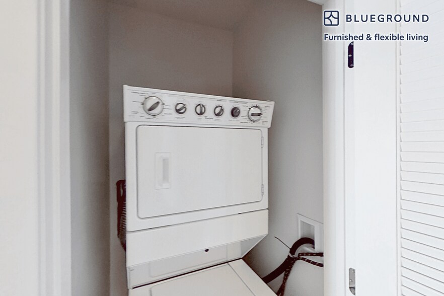 Building Photo - 445 Artisan Way