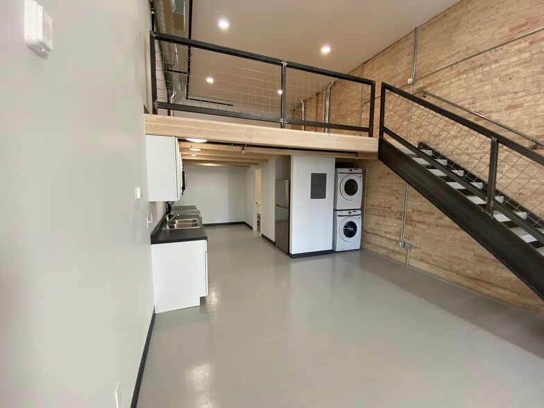 Building Photo - 623 Saint Joseph St