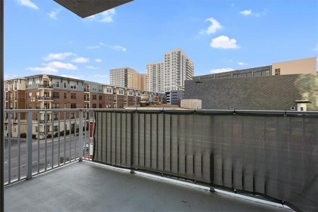 Building Photo - 250 Pharr Rd NE