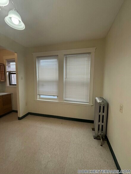 Building Photo - 19 Mora St