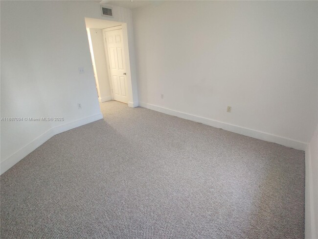 Building Photo - 2516 Centergate Dr