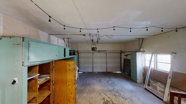 Building Photo - 5BD/2BA on MARY LANE! (Lease Out Pending S...