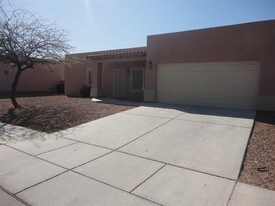 Building Photo - 501 W Placita Durango