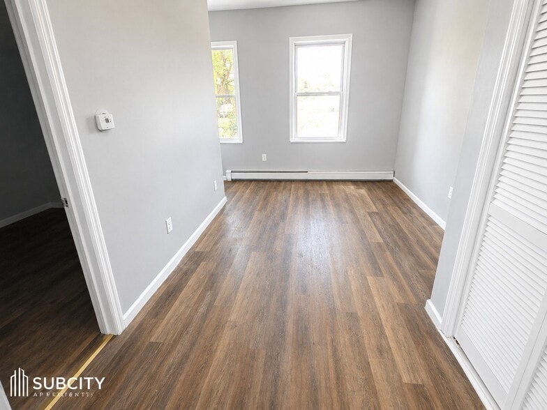 Building Photo - 128 E Holsman St