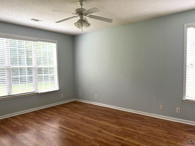 Building Photo - 136 Joycliff Cir